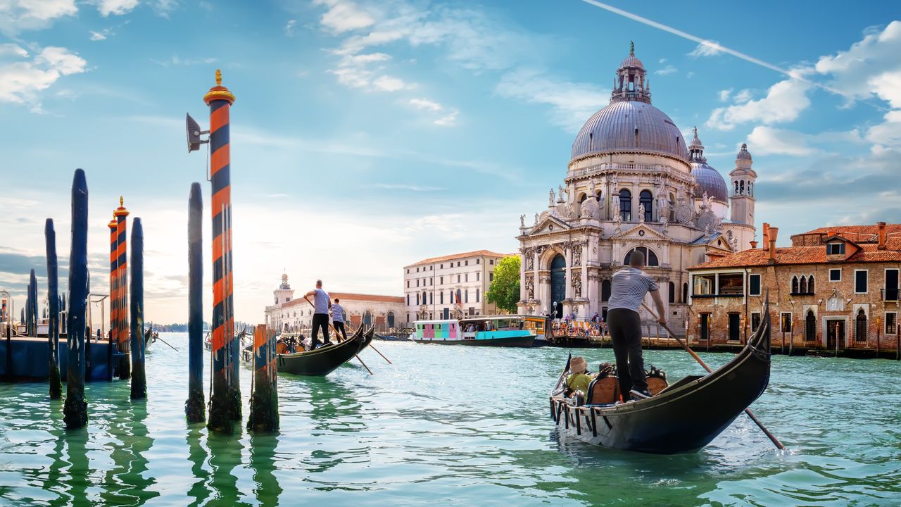Upplev Italienska Delikatesser, Colosseum och Kultur – Boka Din Resa till Italien