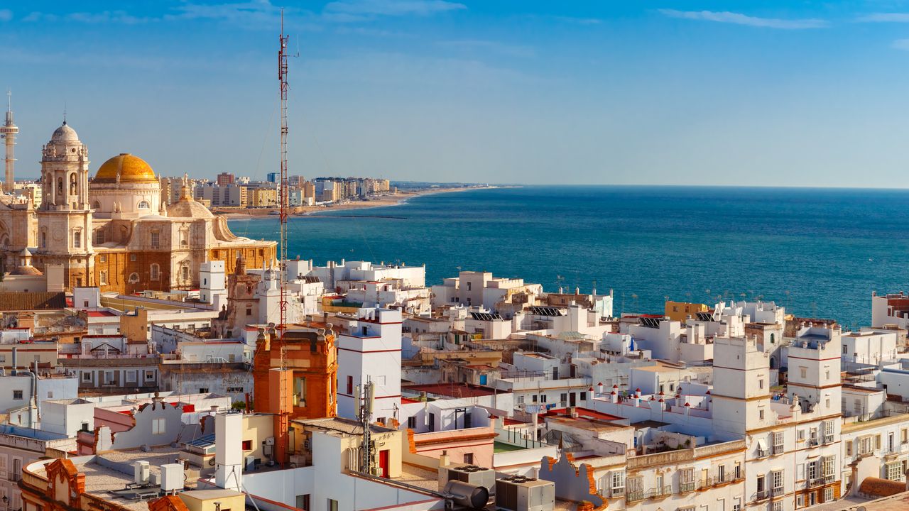 Boka resa till Spanien och upptäck Sagrada Familia, Segovia och Cadiz
